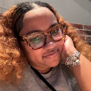 Meet your Posher, April